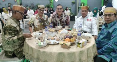 Menteri BP2MI Abdul Kadir Karding Silaturahmi dengan Warga KKSS Lampung, Tekankan Pentingnya Kebersamaan Menteri BP2MI Abdul Kadir Karding Silaturahmi dengan Warga KKSS Lampung, Tekankan Pentingnya Kebersamaan