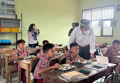 Turun Langsung ke Sekolah, Bupati Radityo Egi dan Kajati Lampung Pastikan Program MBG Berjalan Sesuai SOP